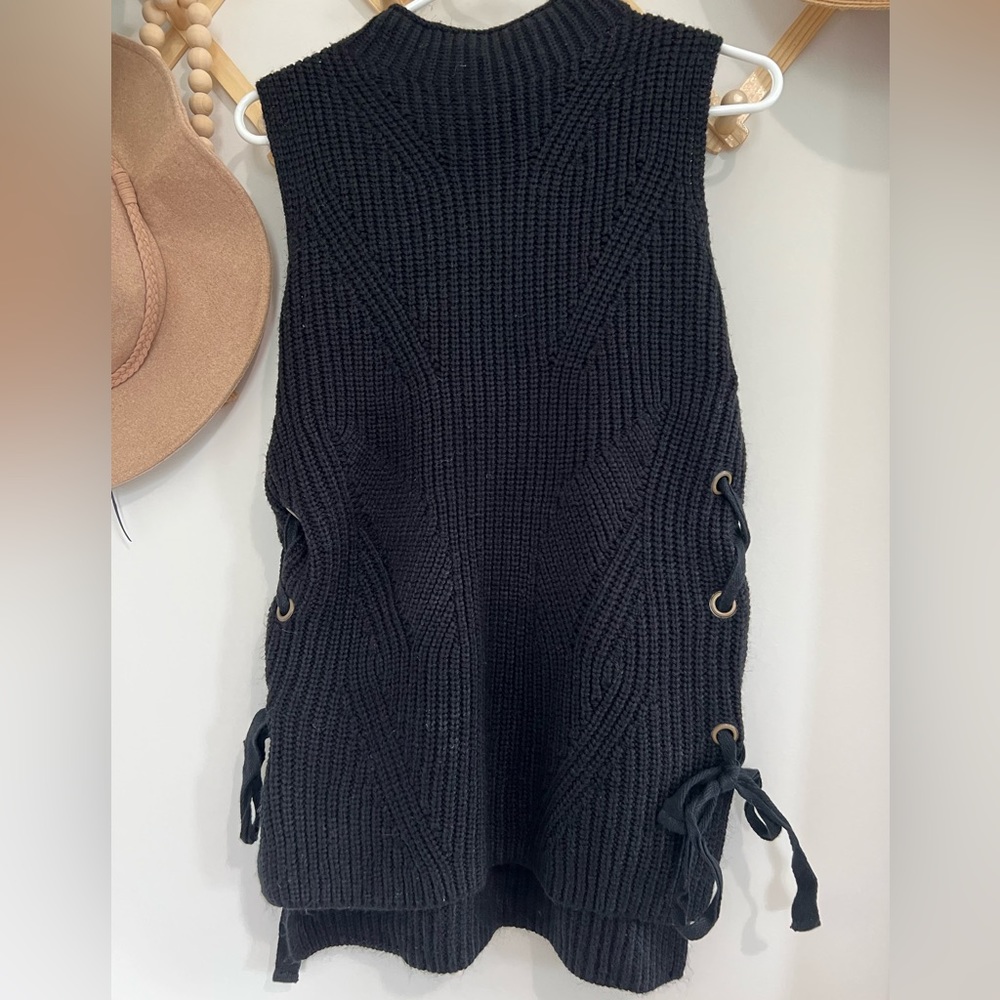 Fashion Nova Black Sleeveless Sweater Vest
